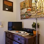 Cardellino, Piccolo E Accogliente Dietro La 度假居 *