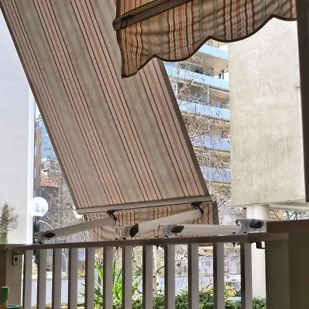 Cardellino, Piccolo E Accogliente Dietro La * Γκράντο