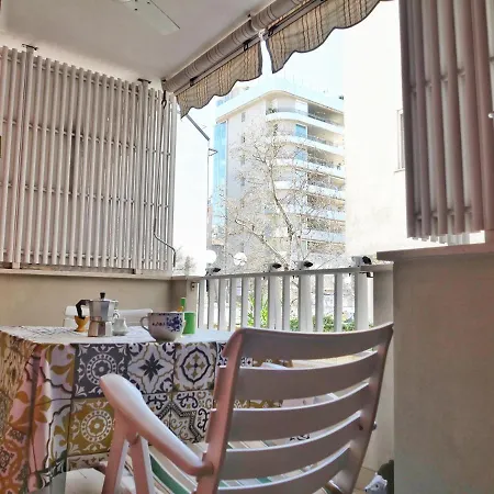 Holiday home Cardellino, Piccolo E Accogliente Dietro La *