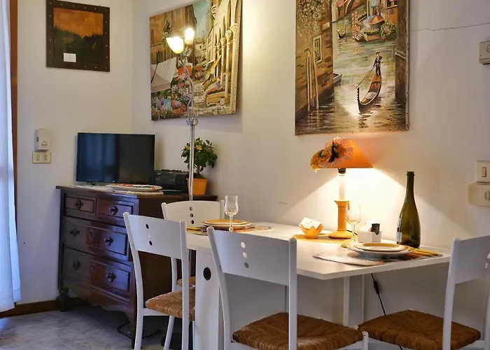 Cardellino, Piccolo E Accogliente Dietro La * Γκράντο