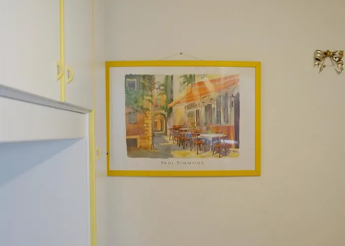 Cardellino, Piccolo E Accogliente Dietro La Γκράντο